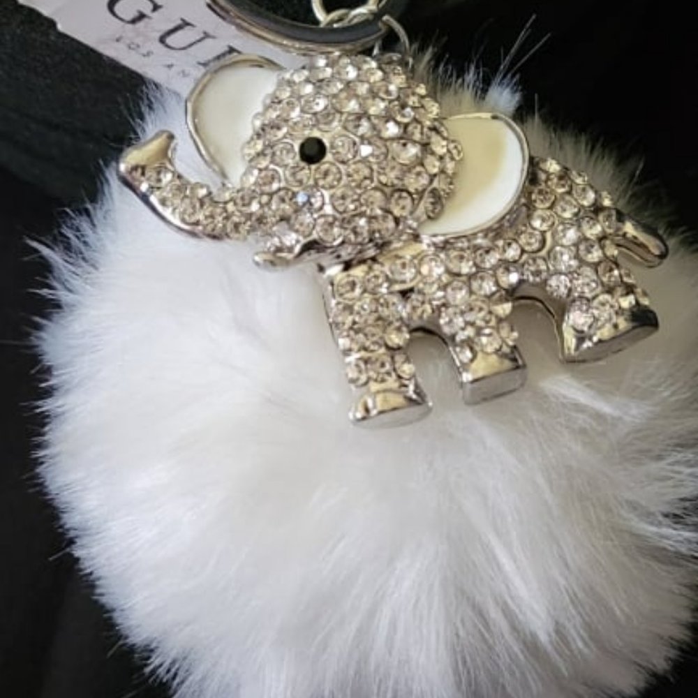Nwot Guess Pom Pom Rrhinestone Elephant keychain